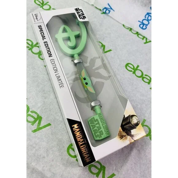 DISNEY STORE~THE CHILD~SPECIAL EDITION  KEY STAR WARS~THE MANDALORIAN - Picture 4 of 5